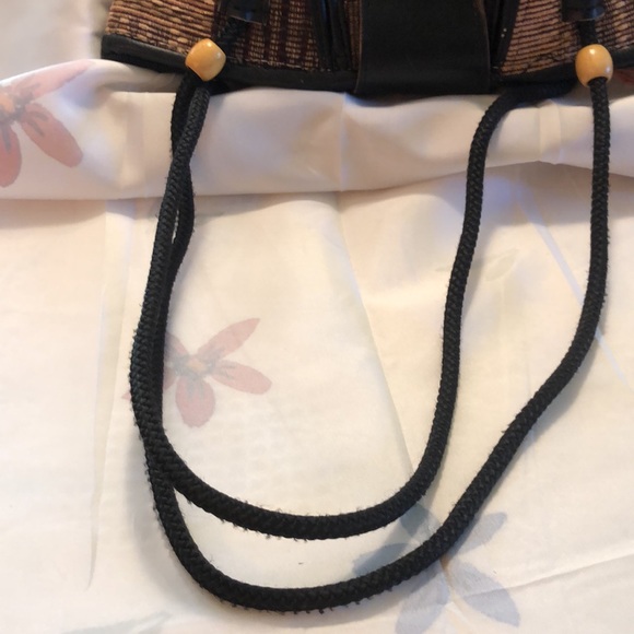 Cute little basket type shoulder bag 12.5x8” - 11” drop - Picture 13 of 13